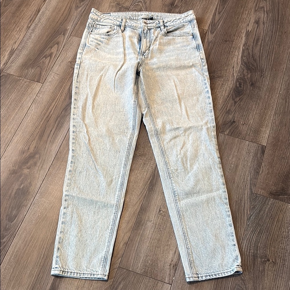 American Eagle Light Wash Jeans